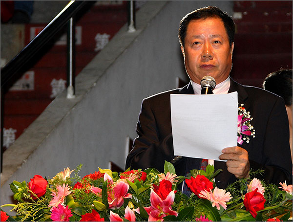 深圳市貿易工業(yè)局黨組成員、深圳市世貿組織事務中心主任、外運會組委會副主任張金生主持了開幕式